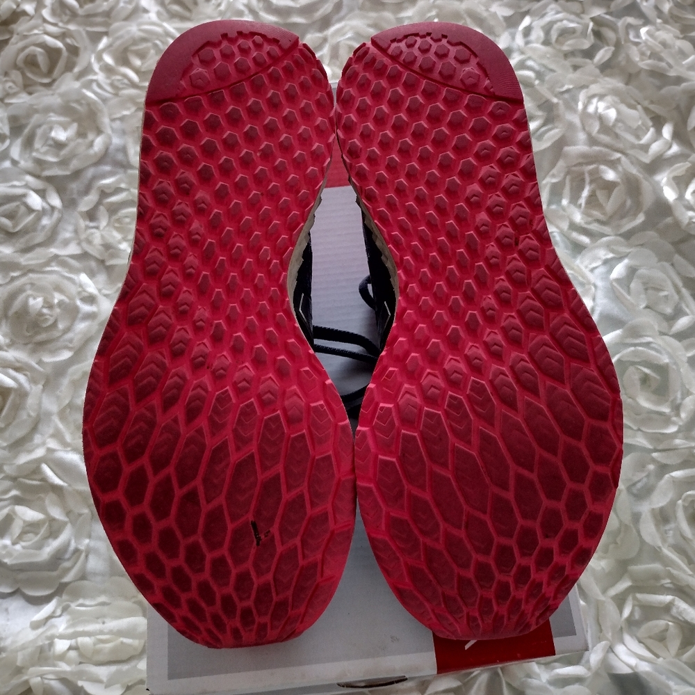 New balance tennis shoes - Picture 5 of 7